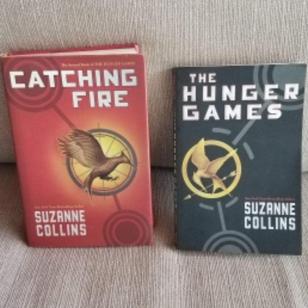 2-PC HUNGER GAMES Books